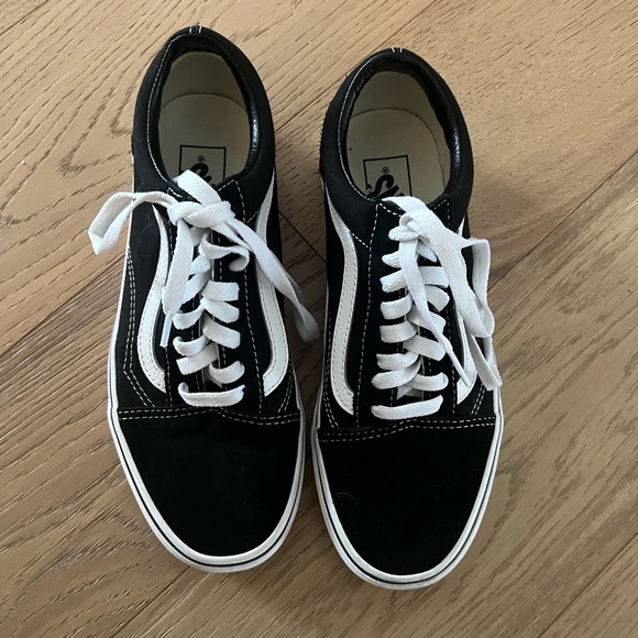 Old Skool black and white Vans. Worn once. Excellent used condition. - Picture 1 of 4